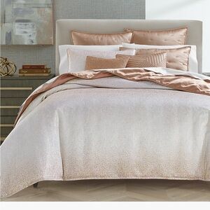 Stunning Duvet Cover Set from Hotel Collection w 2 King shams